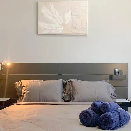 Spacious In Heart Carlton Apartamento *