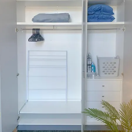 Апартаменты Spacious In Heart Carlton *