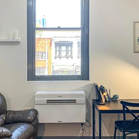 Spacious In Heart Carlton Appartamento