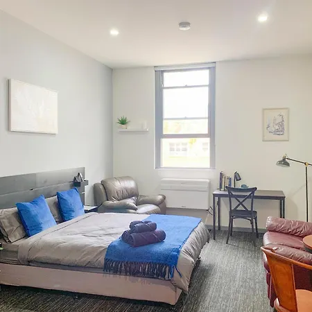 Spacious In Heart Carlton Appartamento